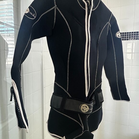 Dive Suit - Picture 1 of 2